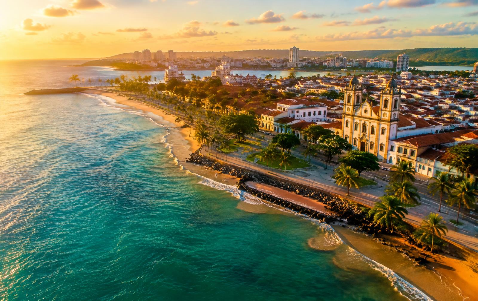 Orla de Ilhéus ao pôr do sol